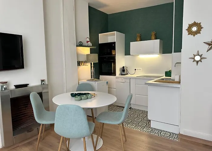 Centre Proche Des Halles De *